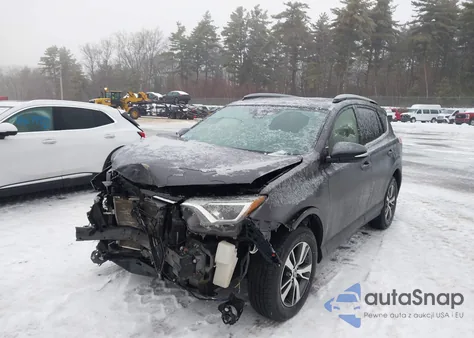 2018 Toyota Rav4 Xle z USA, uszkodzony, nr VIN JTMRFREV7JJ187618